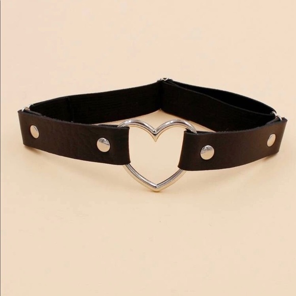 Gorgeous New Style Black Heart Decor Thigh Garter - Picture 4 of 4